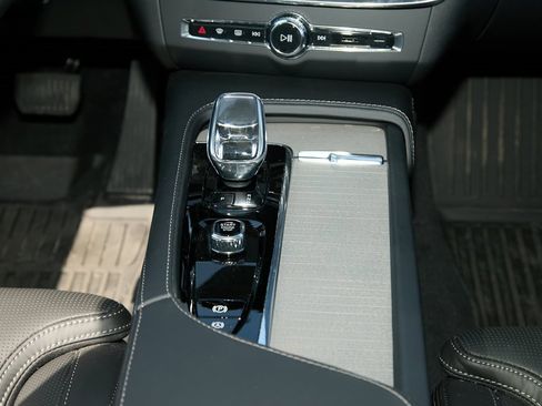 New 2026 Volvo V90 B6 Cross Country Ultra w/ Climate Package image 27