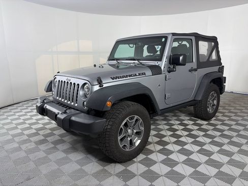 Used 2018 Jeep Wrangler Rubicon w/ Cold Weather Group AWD/4WD image 3