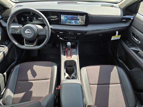 Used 2025 Nissan Kicks SR AWD/4WD image 9