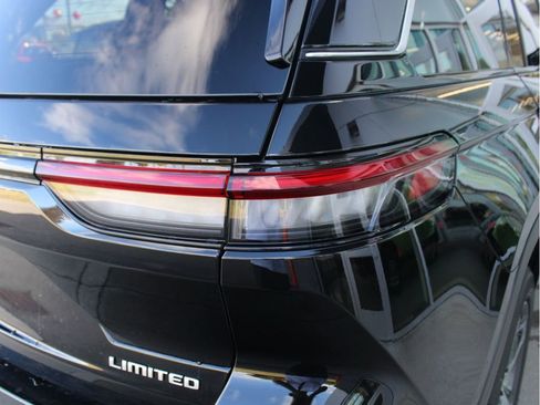 New 2025 Jeep Grand Cherokee Limited w/ Luxury Tech Group II image 40