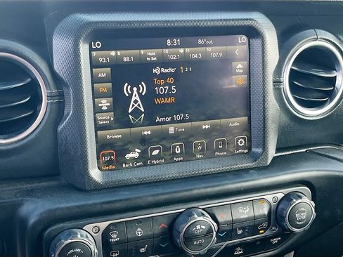 Used 2022 Jeep Wrangler Unlimited Sahara w/ Cold Weather Group AWD/4WD image 16