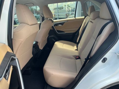 Used 2021 Toyota RAV4 XLE FWD image 12
