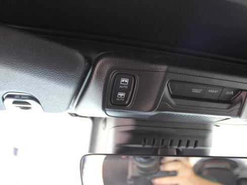 Used 2025 Jeep Wrangler Unlimited Rubicon AWD/4WD image 45