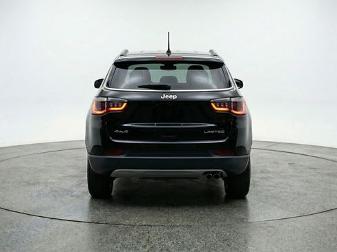 Used 2025 Jeep Compass Latitude AWD/4WD image 7