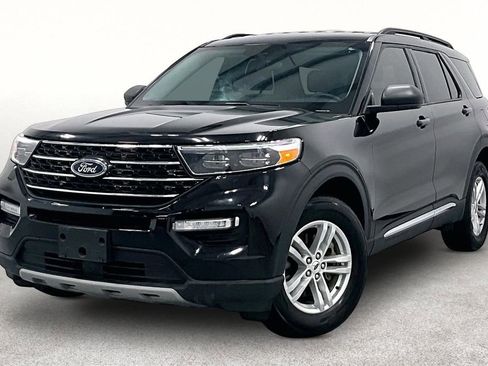 Used 2024 Ford Explorer XLT w/ Equipment Group 202A AWD/4WD image 11