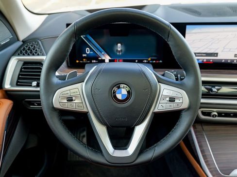 Used 2025 BMW X7 xDrive40i w/ Premium Package AWD/4WD image 49