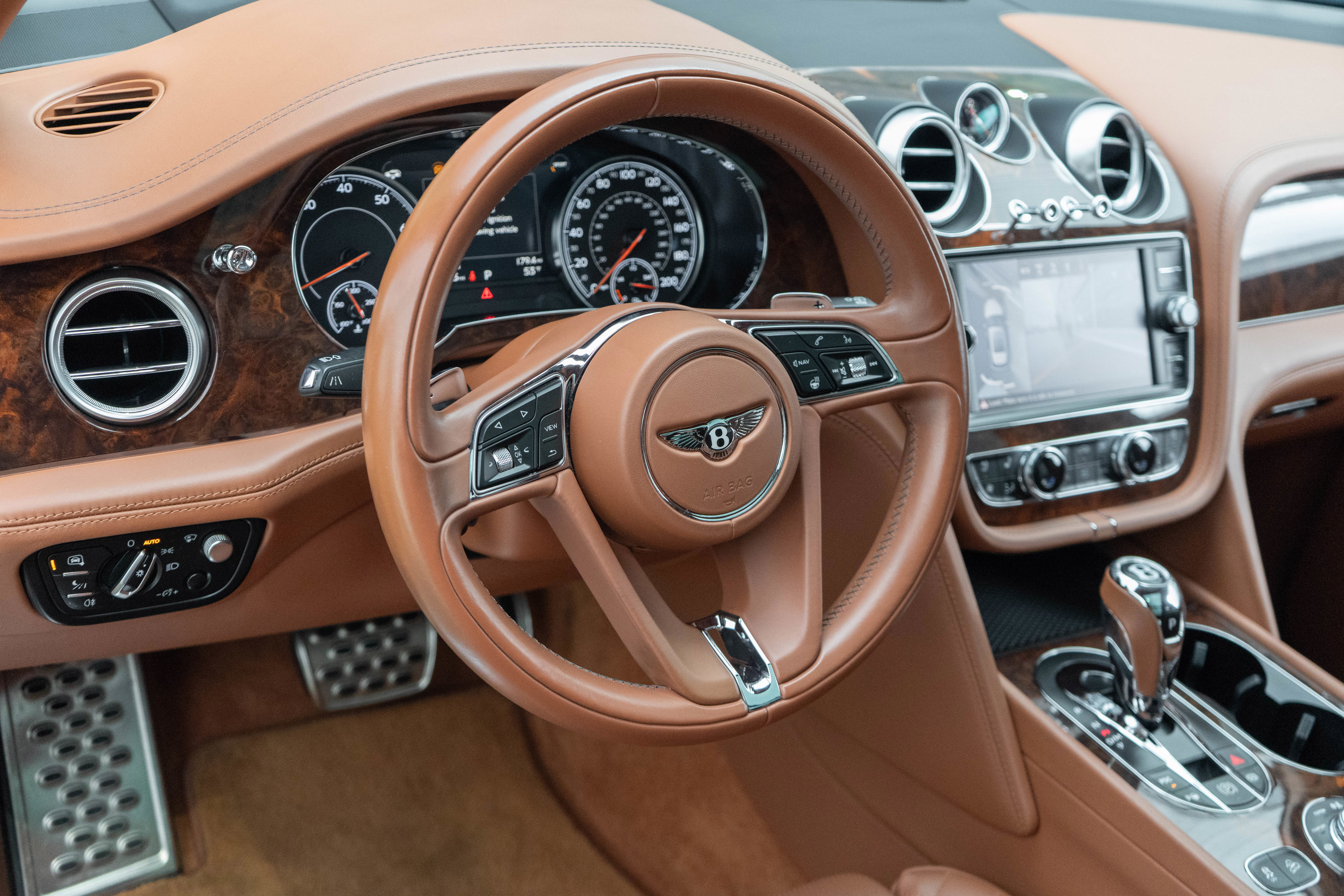 Used 2017 Bentley Bentayga AWD/4WD image 15