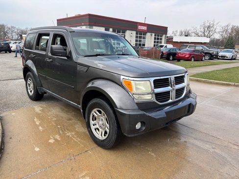 Used 2011 Dodge Nitro SE image 1