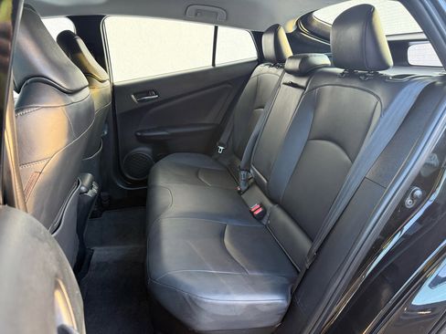 Used 2021 Toyota Prius XLE image 2