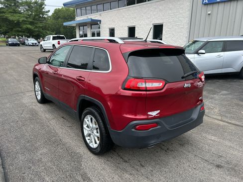 Used 2017 Jeep Cherokee Latitude w/ Cold Weather Group FWD image 5