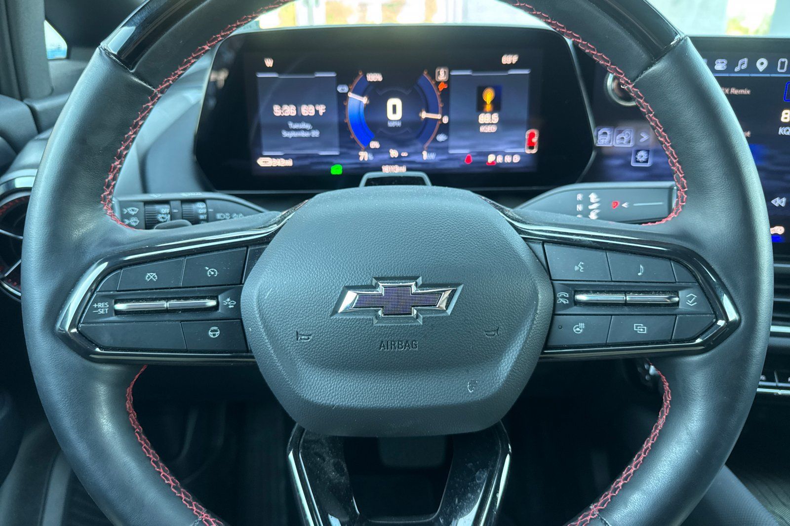 Used 2024 Chevrolet Equinox EV RS FWD image 33
