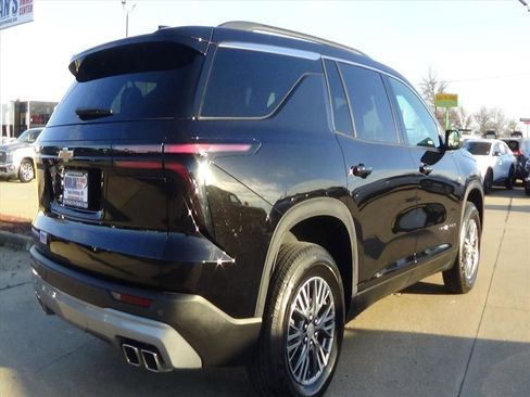 Used 2025 Chevrolet Traverse LT image 6