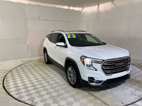Used 2023 GMC Terrain SLT FWD image 1