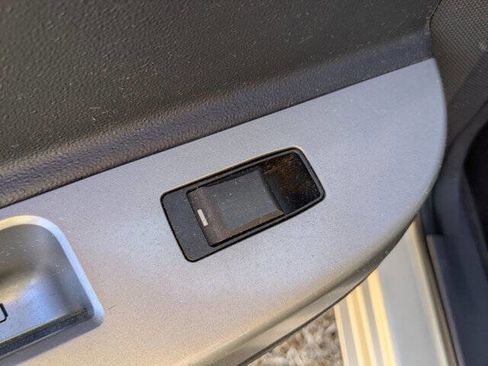 Used 2010 Chrysler Sebring Touring image 25