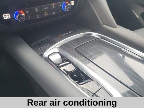 Used 2024 Buick Enclave Premium image 7