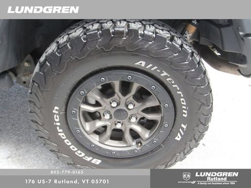 Used 2022 Jeep Wrangler Unlimited Rubicon w/ Dual Top Group AWD/4WD image 28