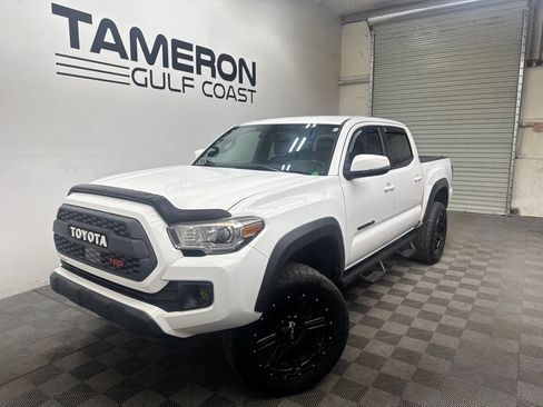 Used 2018 Toyota Tacoma TRD Off-Road w/ Technology Package AWD/4WD image 2