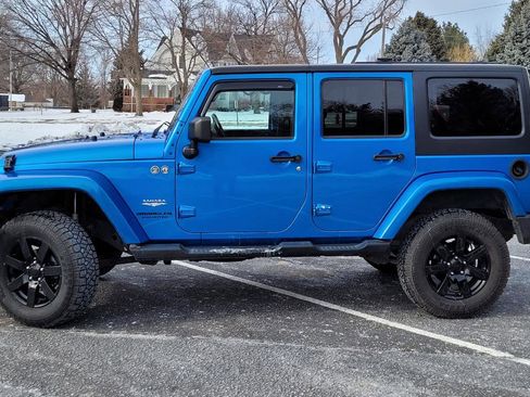 Used 2014 Jeep Wrangler Unlimited Sahara w/ Dual Top Group AWD/4WD image 3