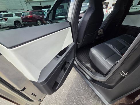 Used 2024 Tesla Cybertruck AWD Crew Cab image 9