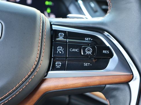 Used 2023 Jeep Grand Cherokee Summit image 25