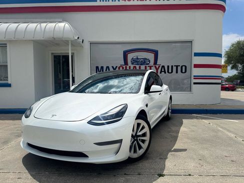 Used 2023 Tesla Model 3 Standard Range image 2