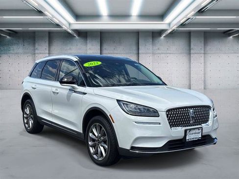 Used 2022 Lincoln Corsair AWD w/ Premium Package image 3