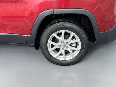 Used 2015 Jeep Cherokee Sport w/ Cold Weather Group image 31