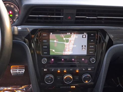 Certified 2021 Volkswagen Passat 2.0T R-Line FWD image 21
