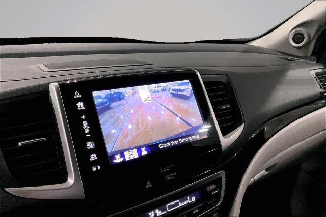 Used 2017 Honda Pilot Touring image 23