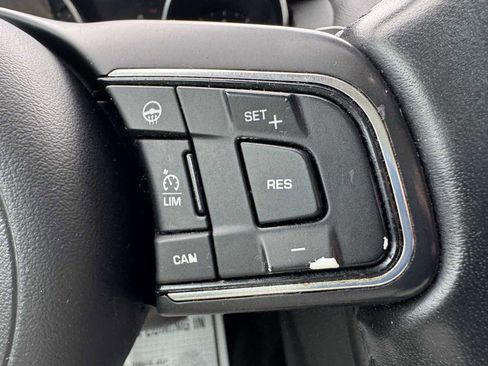 Used 2017 Jaguar F-PACE Prestige image 14