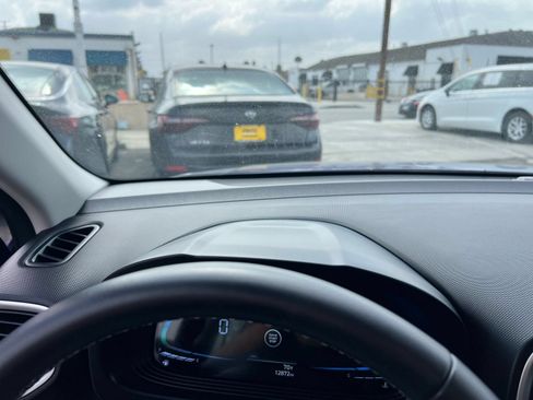 Used 2025 Hyundai Venue SEL FWD image 39