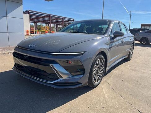 New 2025 Hyundai Sonata Limited image 2