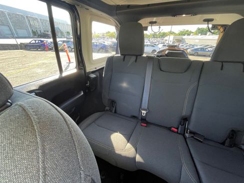 Used 2025 Jeep Wrangler Unlimited Sport AWD/4WD image 39