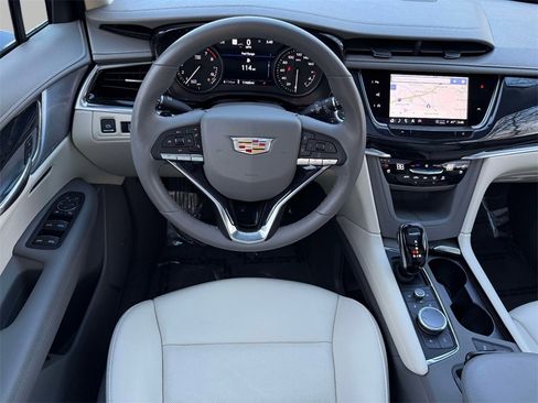 Used 2024 Cadillac XT6 Premium Luxury w/ Technology Package image 4