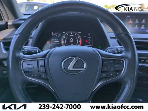 Used 2019 Lexus UX 200 image 26