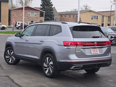 Used 2025 Volkswagen Atlas SE image 16