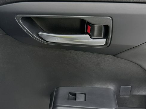 Used 2023 Toyota Highlander XLE image 30