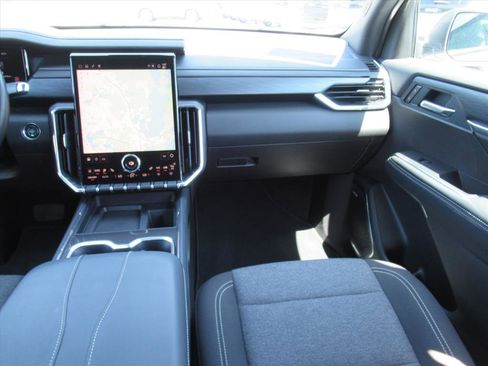 Used 2025 GMC Acadia Elevation image 14