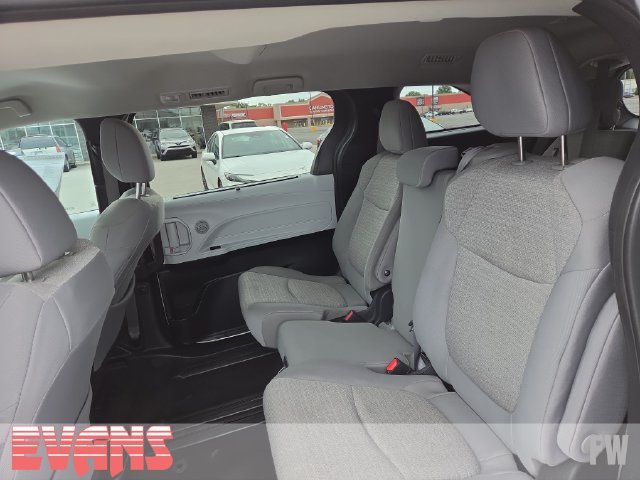 Certified 2025 Toyota Sienna LE FWD image 23