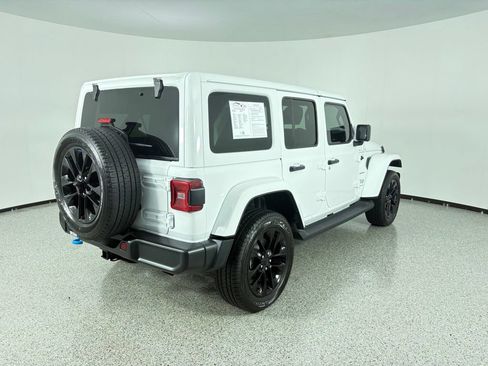 Used 2023 Jeep Wrangler Unlimited Sahara w/ Cold Weather Group AWD/4WD image 7