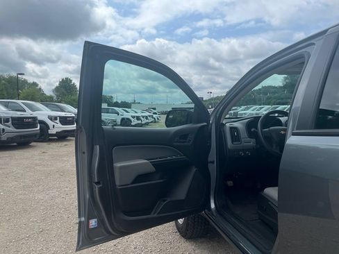 Used 2022 Chevrolet Colorado W/T AWD/4WD image 14
