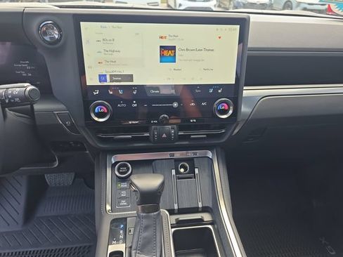 Used 2025 Lexus GX 550 AWD/4WD image 24