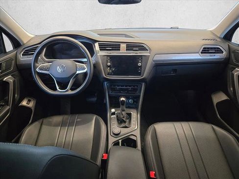 Used 2024 Volkswagen Tiguan SE image 15