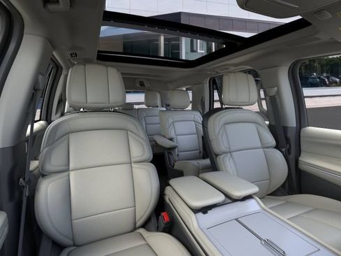 New 2026 Lincoln Navigator Reserve w/ Jet Appearance Package AWD/4WD image 11