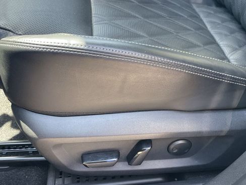 Used 2025 Nissan Rogue Platinum image 11