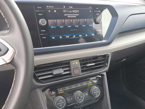 Used 2024 Volkswagen Taos SE image 13