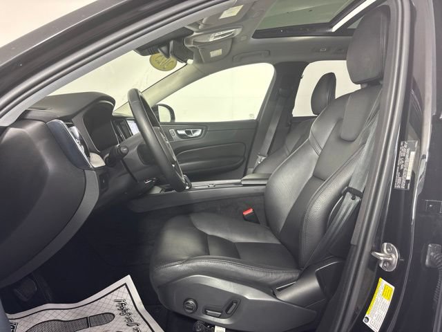 Used 2025 Volvo XC60 B5 Plus AWD/4WD image 16