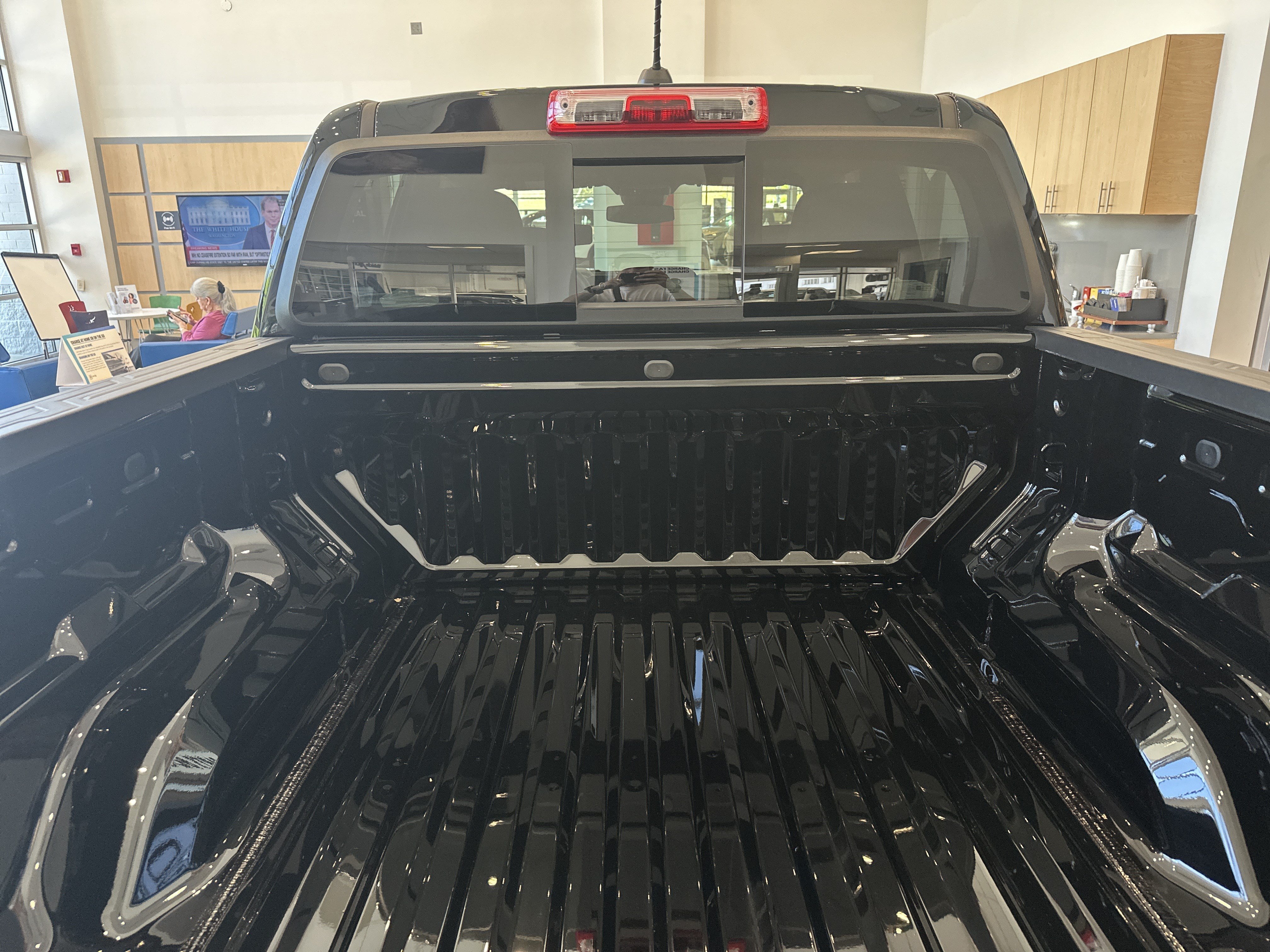 New 2026 Chevrolet Colorado Trail Boss w/ Off-Road Front Bumper Package AWD/4WD image 18