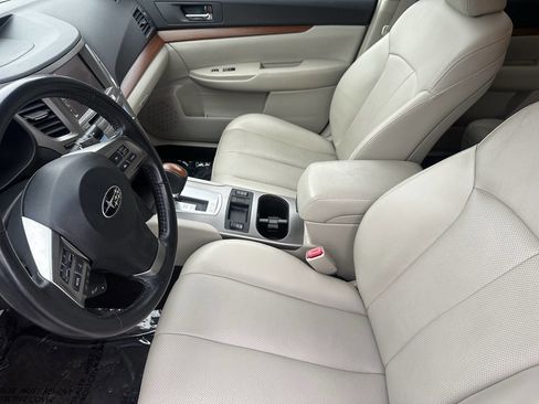 Used 2013 Subaru Outback 3.6R Limited image 2