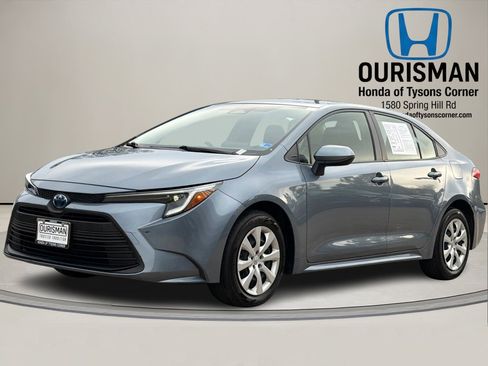 Used 2023 Toyota Corolla LE image 2